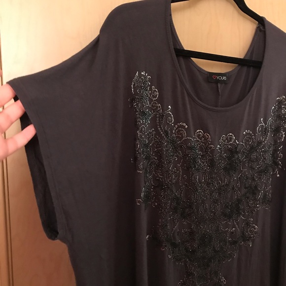 Gray Top with Silver Intricate Detailing 6x - Picture 3 of 6